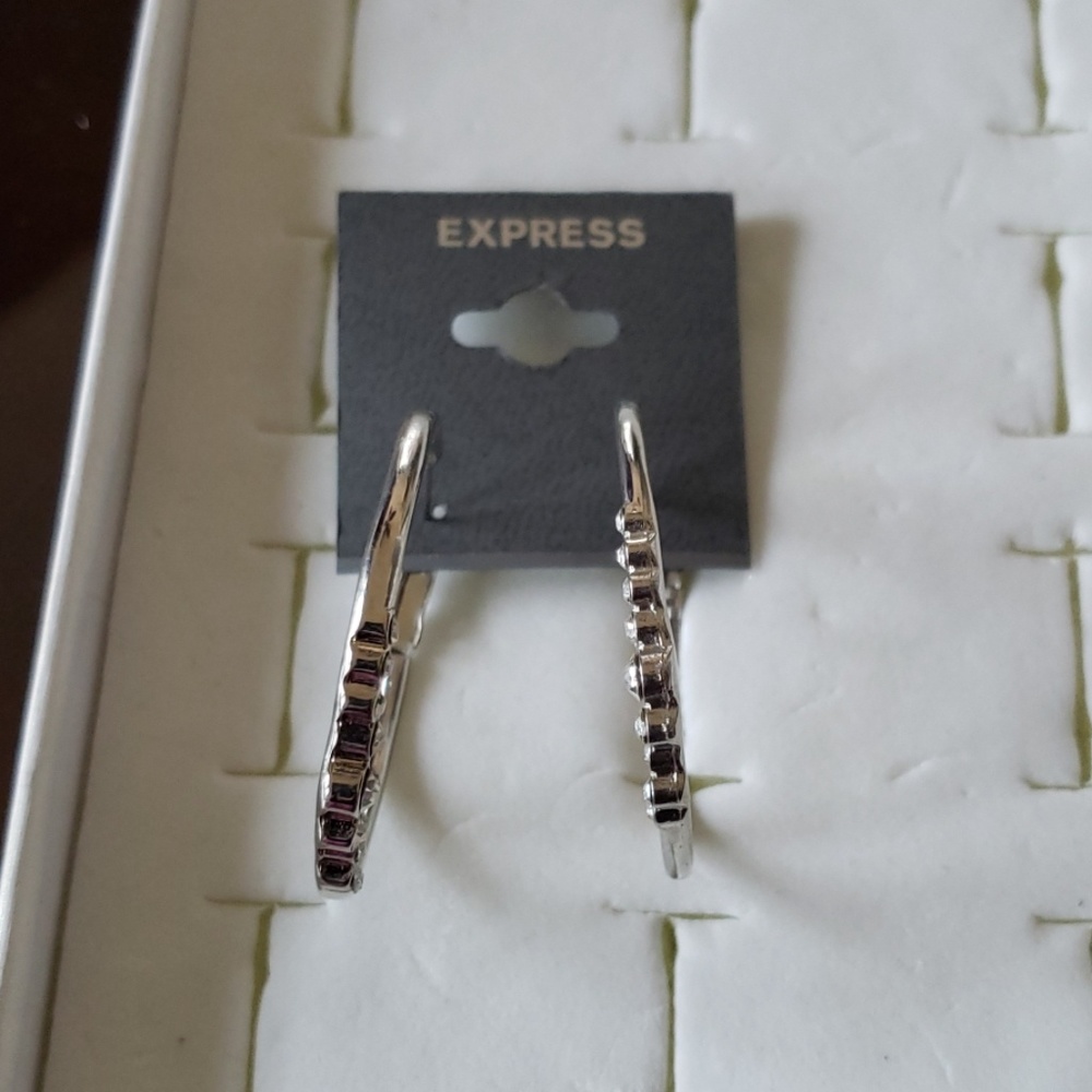 Express hoop silver earrings
